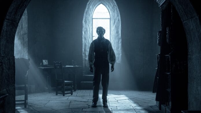 Nosferatu-elokuvan kuvakaappaus. Robert Eggersin uusi Nosferatu-elokuva pohjautuu aitoihin kauhutarinoihin.