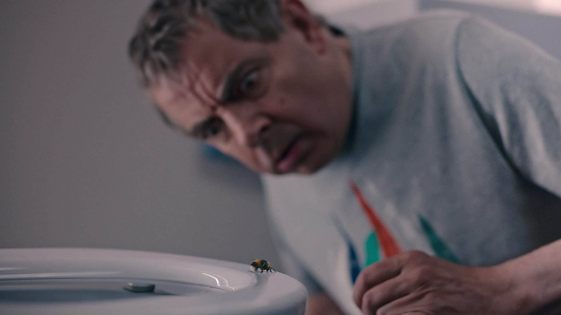 Man vs Bee -sarjan kuvakaappaus. Man vs Baby on tulossa!