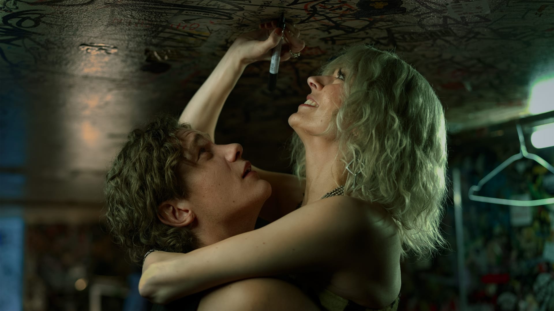 Anna minun rakastaa enemmän -elokuvan promokuva