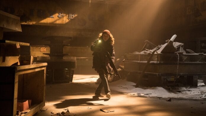 Bella Ramsay Ellienä. The Last of Us -sarjan toinen kausi saapuu huhtikuussa!