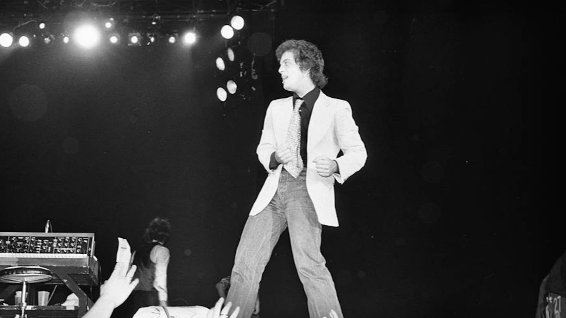 Billy Joel: And So It Goes -dokumentin promokuva