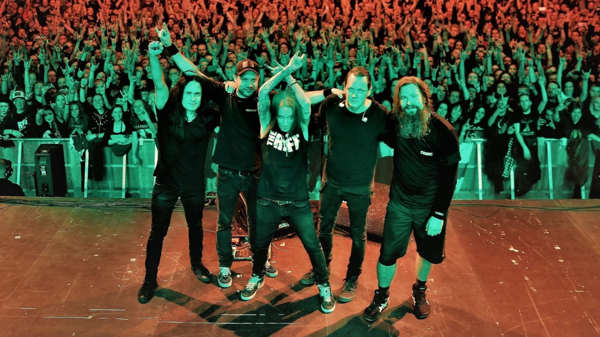 Children of Bodom -yhtyeen jäsenet lavalla. Children of Bodom -kirja julkaistaan!