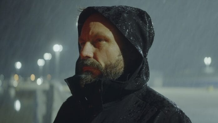 M/S Mystery -sarjaa juontajaa Riku Rantala