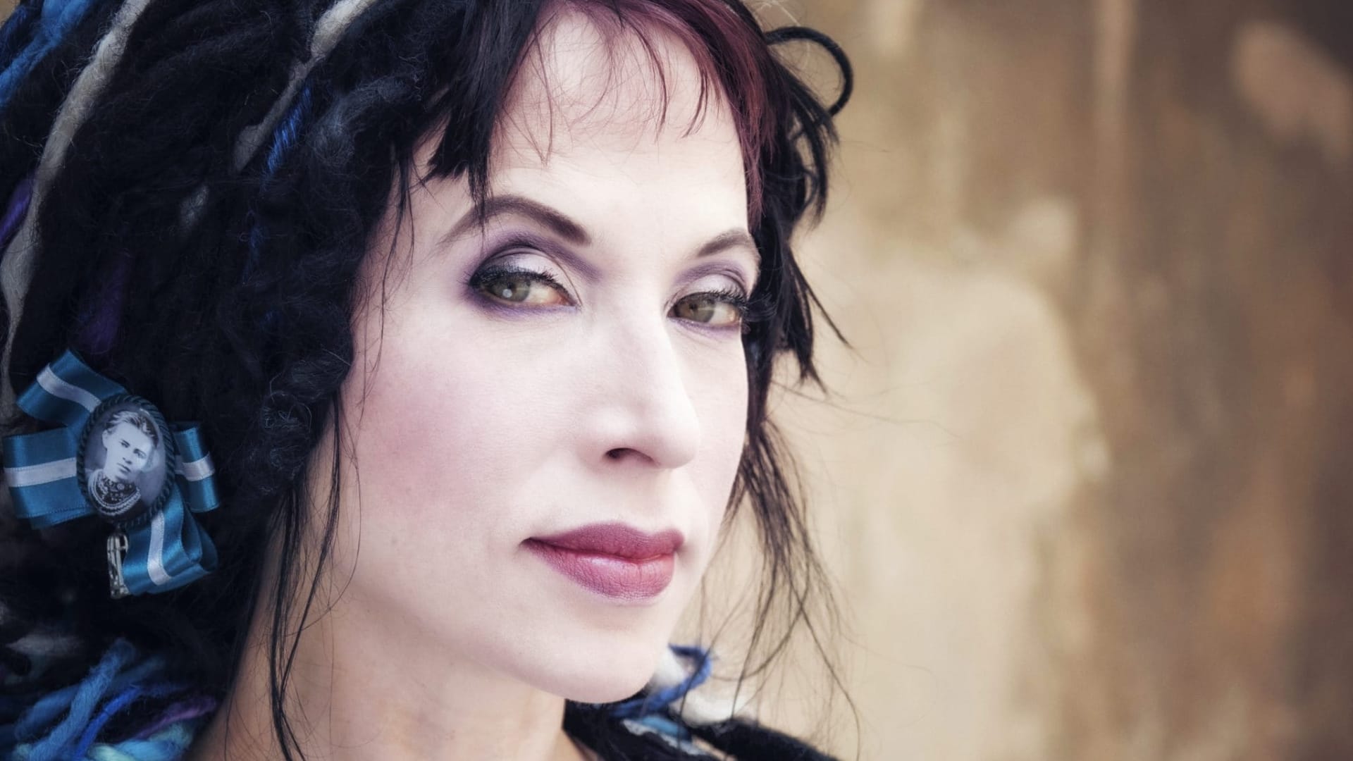 Sofi Oksanen Viro-kvartetti -promokuvassa