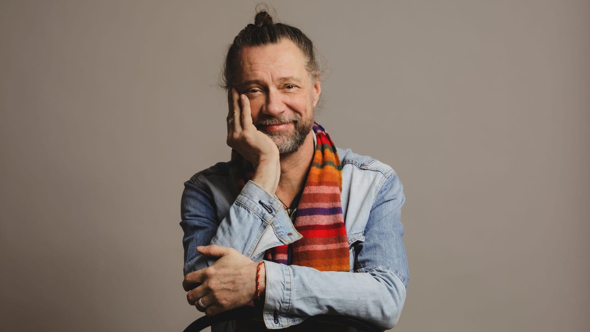 Kaunis mahdottomuus -kirjan pressikuvassa Antti Reini