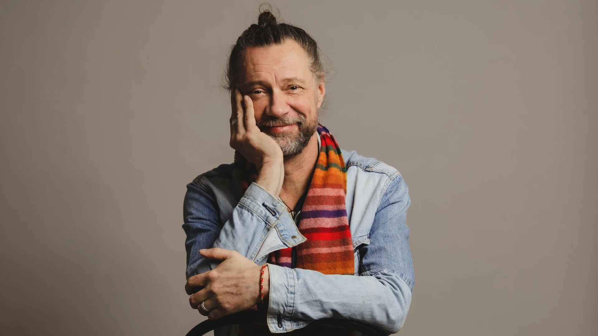 Kaunis mahdottomuus -kirjan pressikuvassa Antti Reini