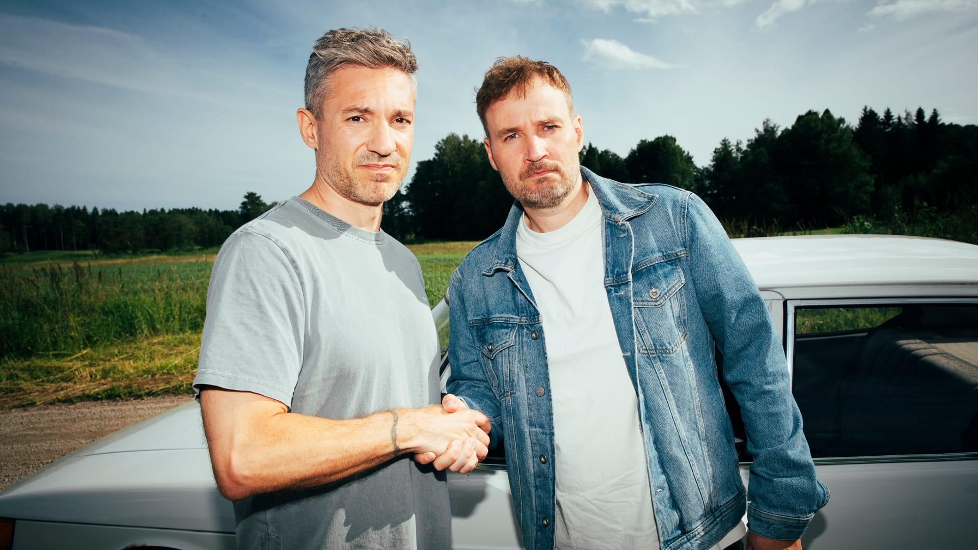 Näpy-podcastin pressikuvassa Jukka Rossi ja Juuso Mäkilähde