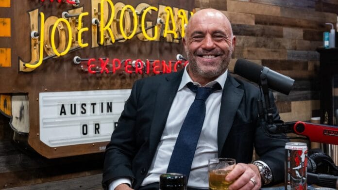 The Joe Rogan Experience The Joe Rogan Experience -promokuva. maailman suosituimmat podcastit ja äänikirjat 2025!