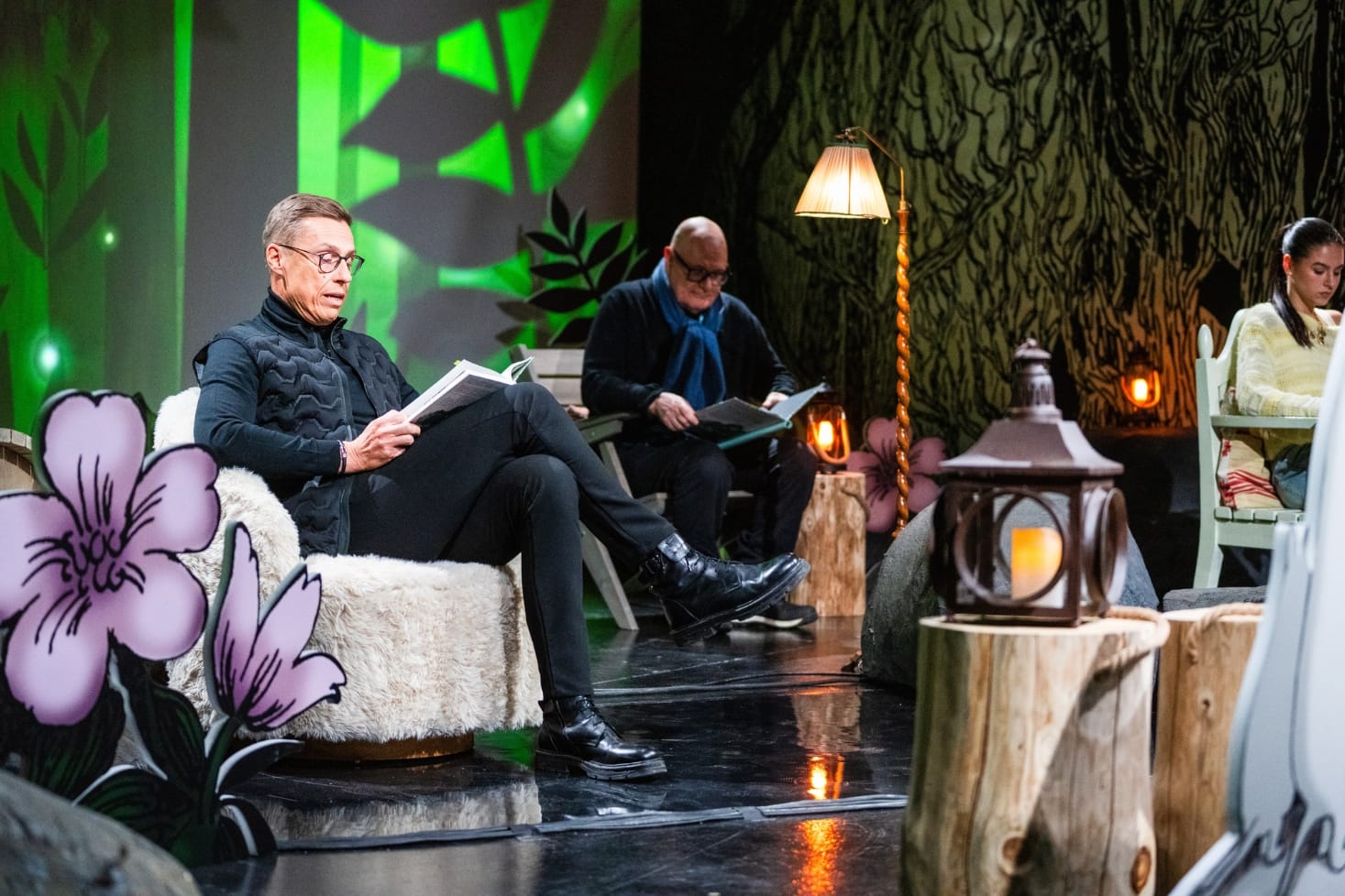 Muumit-lukumaratonia lukemassa Alexander Stubb