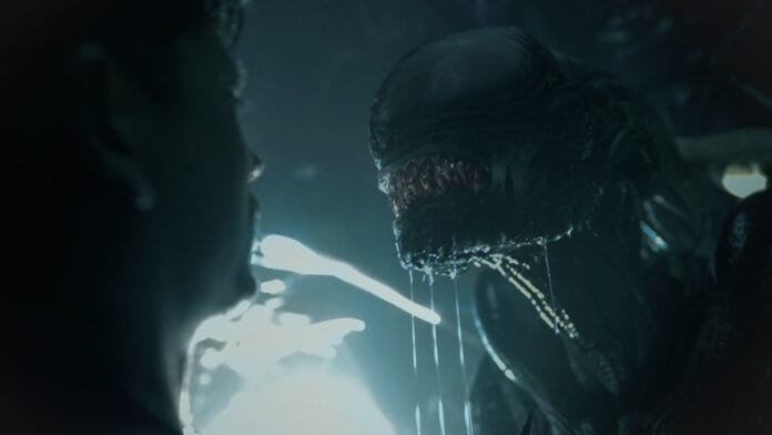 Alien katsoo ihmistä. Ridley Scott valmistelee uutta Alien-elokuvaa.