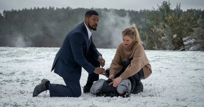 Elokuvan Back in Action kohtaus, jossa Jamie Foxx ja Cameron Diaz navigoivat lumisen maiseman läpi, tuoden esiin elokuvan toiminnantäyteiset hetket.