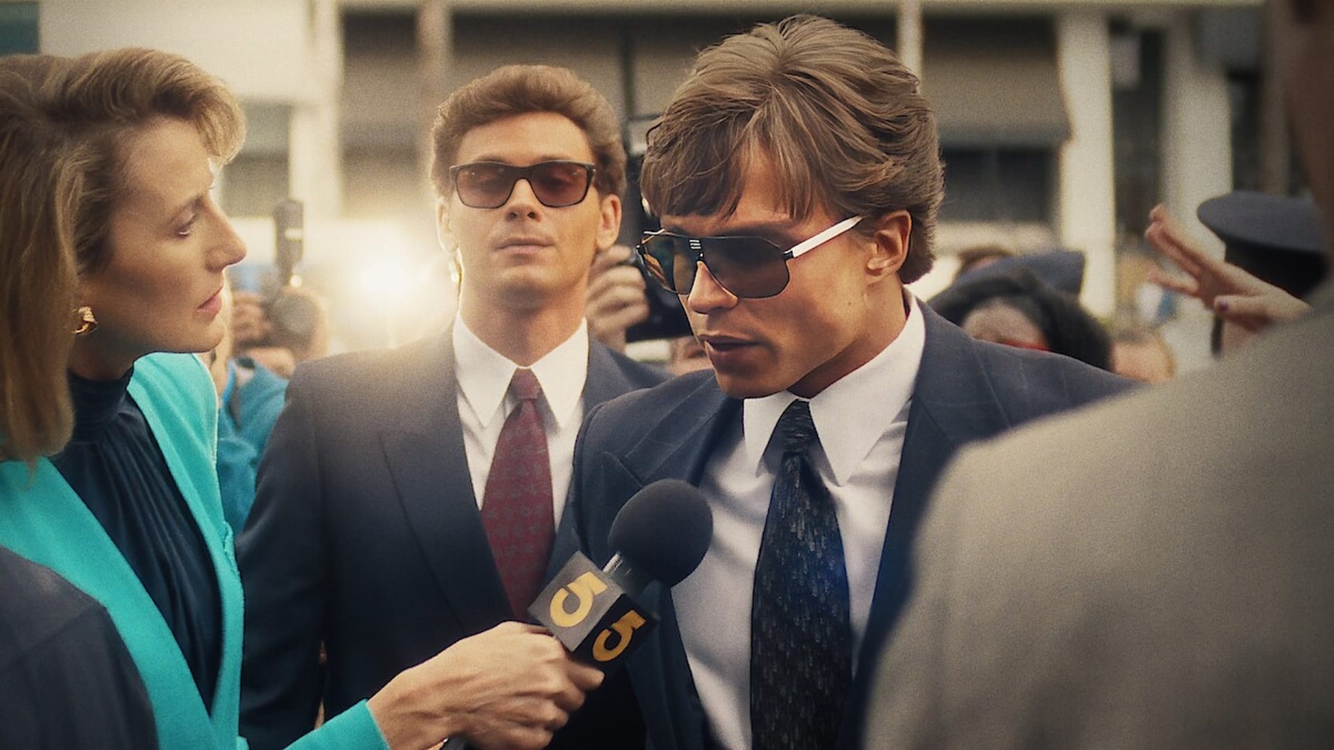 Hirviöt-sarjan kuvakaappaus. Menendezin perhe arvostelee Netflixin sarjaa.