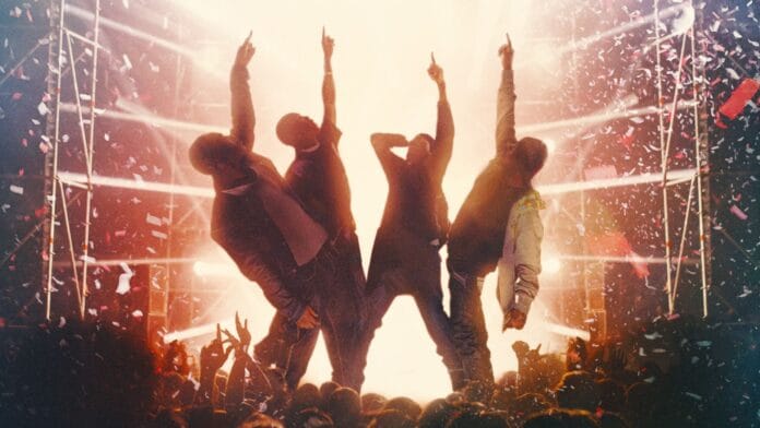 Larger Than Life: Reign of the Boybands -elokuvan mainoskuva.